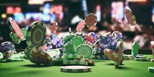 Detail kombinasi kartu Domino QQ dengan nilai-nilai ditampilkan di layar benimaru